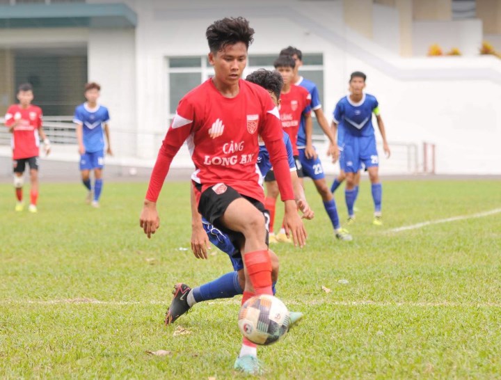 Văn Anh lập cú đúp trong ngày U19 Long An chia điểm với Bình Dương - Bóng Đá