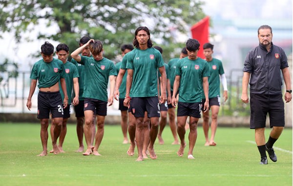 Myanmar tạo chú ý trong buổi tập chuẩn bị gặp U23 Việt Nam - Bóng Đá