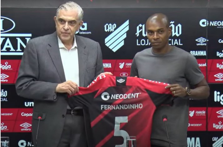 Fernandinho cập bến Athletico Paranaense - Bóng Đá