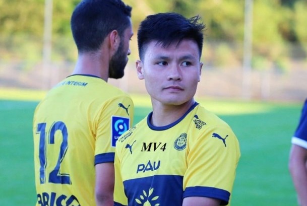 Quang Hải lập cú đúp bàn thắng trong buổi đấu tập của Pau FC - Bóng Đá