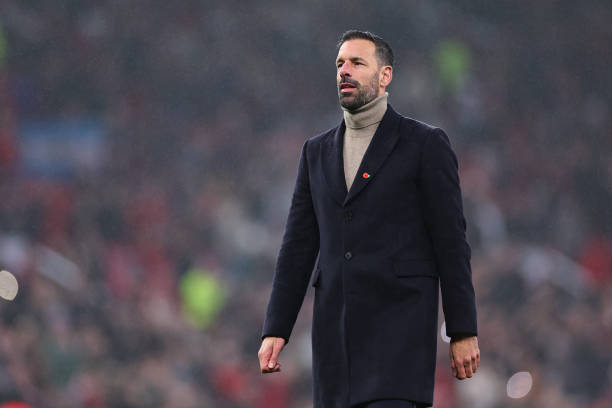 Huyền thoại Man United khuyên Amorim đưa ra phán quyết cho Van Nistelrooy