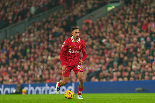 Liverpool "cực chẳng đã" mới cân nhắc bán Alexander-Arnold.