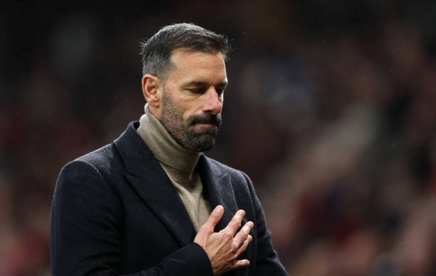 Van Nistelrooy vực dậy Man Utd thành công.