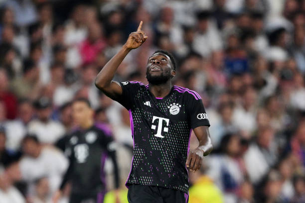 Bayern đã làm gì để khiến Real phải lo lắng về Alphonso Davies?