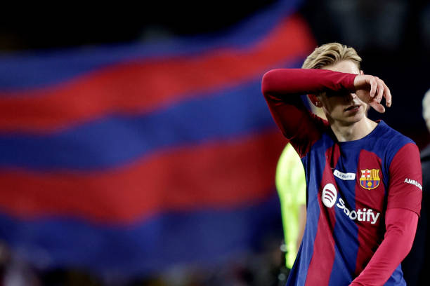 Ảnh bài viết "Barca hoàn toàn có thể chiêu mộ những cầu thủ giỏi hơn Frenkie De Jong"