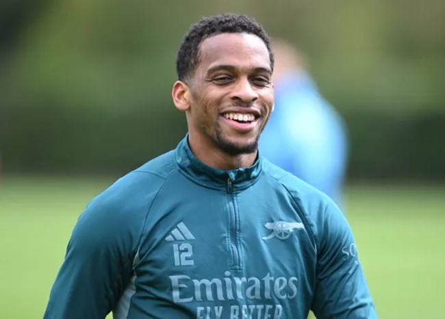 Quá đẳng cấp, Timber khiến sao trẻ Arsenal "phát cuồng"