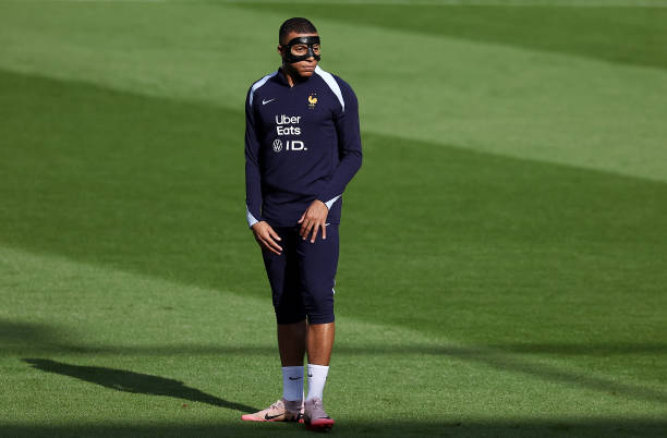 Điểm tin EURO sáng 24/6: Cú sốc ĐT Anh; Mbappe "chọc giận" Real
