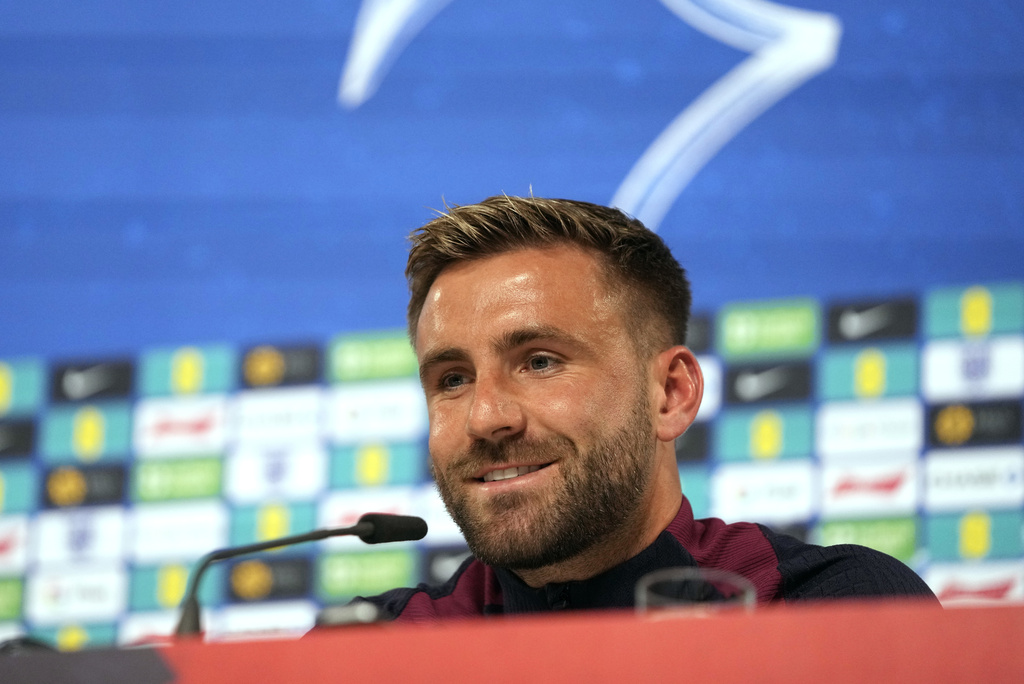 Luke Shaw "kinh sợ" trước Mainoo