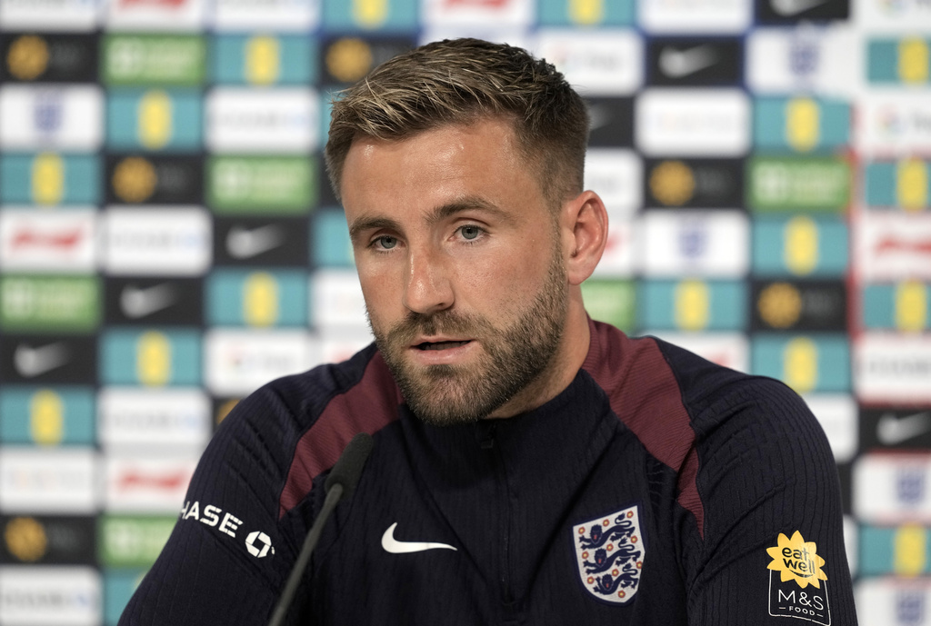 Ảnh bài viết Ten Hag ở lại, Luke Shaw hé lộ phản ứng của phòng thay đồ M.U