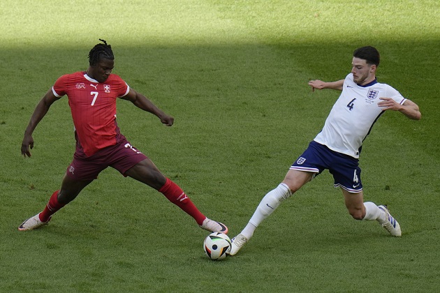 Declan Rice hé lộ thái độ của Southgate khi bị chỉ trích 