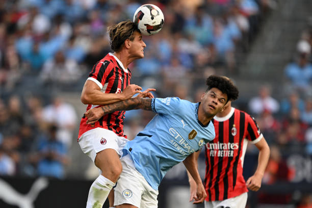Thua Milan, Pep "phát cuồng" với một cầu thủ 