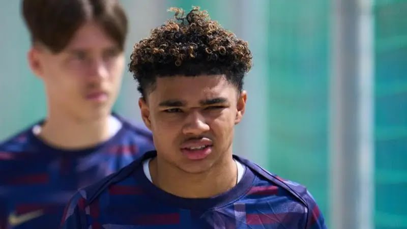 CHÍNH THỨC! Chelsea bán đứt Michael Golding cho Leicester, phí 4 triệu bảng