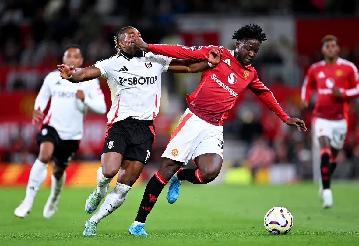 Man Utd tạm ngưng đàm phán với Mainoo.