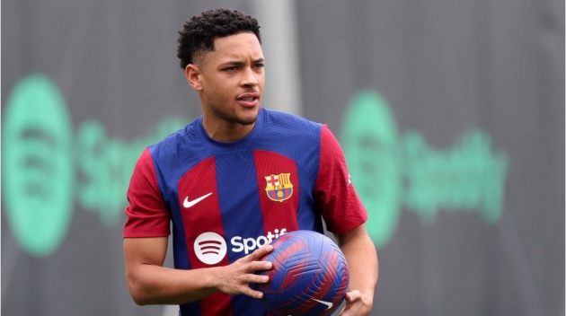 Ảnh bài viết Here we go! Vitor Roque rời Barca