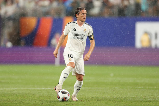 Ảnh bài viết Thua Barca, Luka Modric vẫn "out trình"