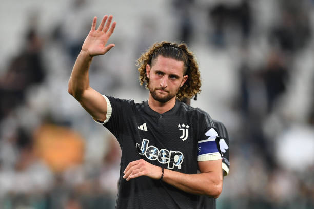Ảnh bài viết Tin chuyển nhượng Man Utd sáng 4/8: "Cú twist" Amrabat; Mức lương khủng của Rabiot 