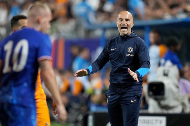 Chelsea vẫn mua sắm tích cực.