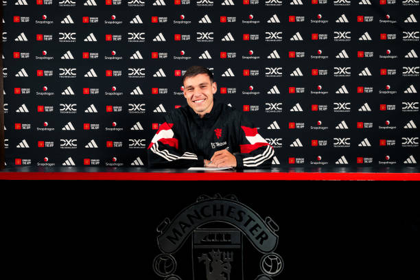 Ugarte, Sancho, Sterling - Top 10 thương vụ đình đám nhất deadline day chợ Hè