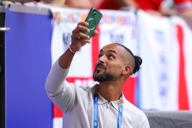 Theo Walcott: "Arsenal chơi như một đội bóng của Mourinho"