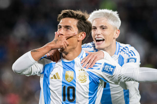 Khoác áo số 10 của Messi, Dybala nói gì?