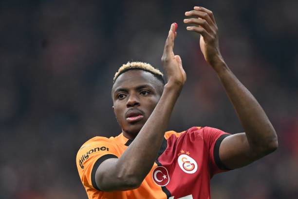 Osimhen nằm trong tầm ngắm của Man United.