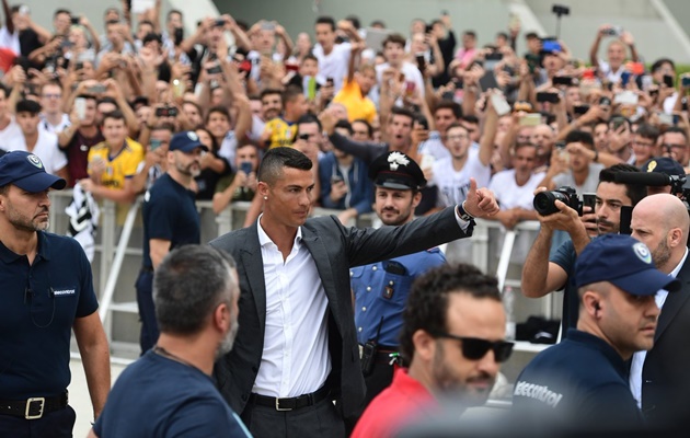 Totti: 'Ronaldo sẽ vực dậy Serie A' - Bóng Đá
