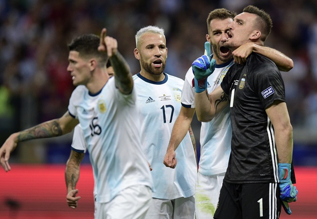 5 'thảm họa' của Argentina trận Paraguay: 'Tiểu Messi' tàng hình - Bóng Đá