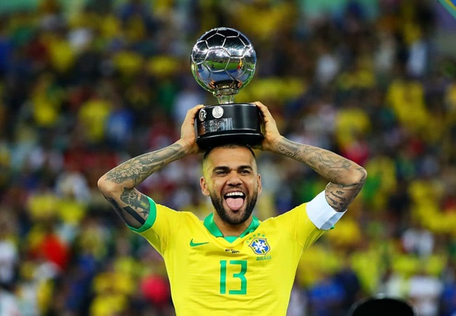 Manchester City set to resume pursuit of Dani Alves - Bóng Đá