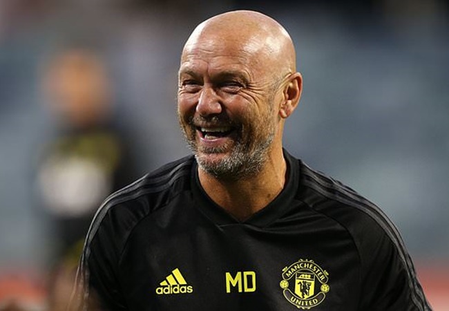 Manchester United coach Mark Dempsey 'stable' after being rushed to hospital overnight in Australia - Bóng Đá