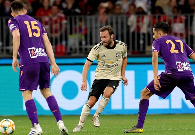 Juan Mata could solve two Manchester United problems this season - Bóng Đá
