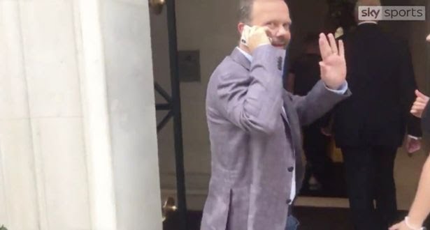 Ed Woodward had arrived to London talk about Dybala - Bóng Đá