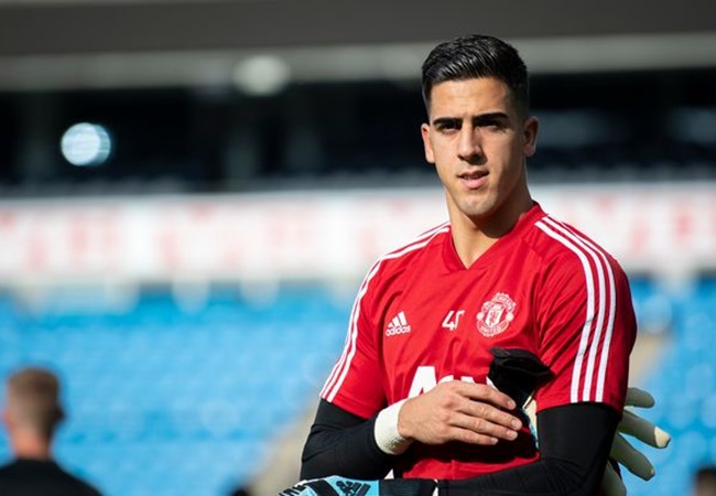 ‘It’s like Santa Claus phoning you’ - Man United offering Joel Pereira to Hearts was ‘perfect timing’ - Bóng Đá