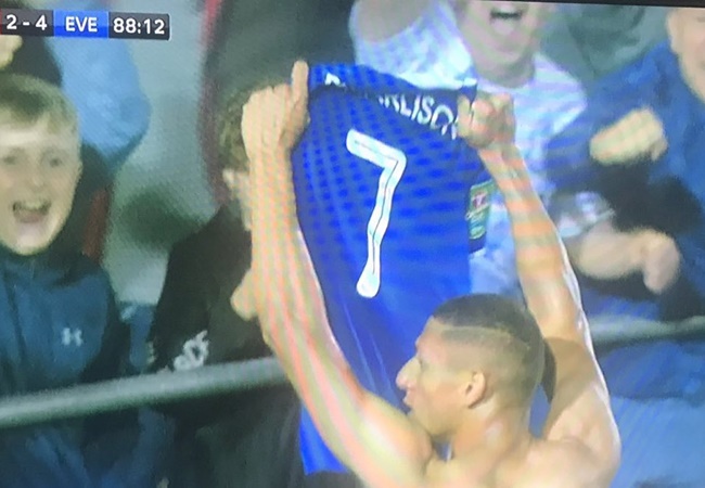 Richarlison messes up Messi celebration in Everton's late Carabao Cup win over Lincoln - Bóng Đá