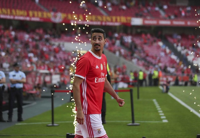 Benfica defender Andre Almeida wants Liverpool or Manchester United move - Bóng Đá