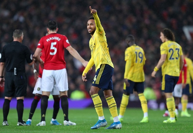 Neville nhận định về vị trí của Maguire trong bàn thua của United - Bóng Đá