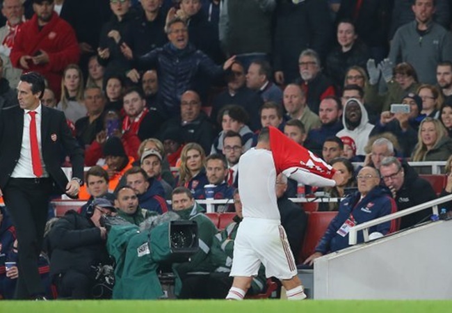 Hector Bellerin issues public plea to Arsenal fans after Granit Xhaka incident - Bóng Đá