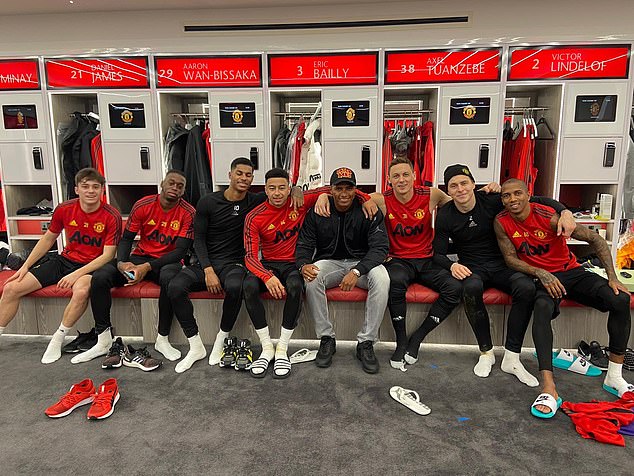 Antonio Valencia returns to Manchester United’s training base - Bóng Đá