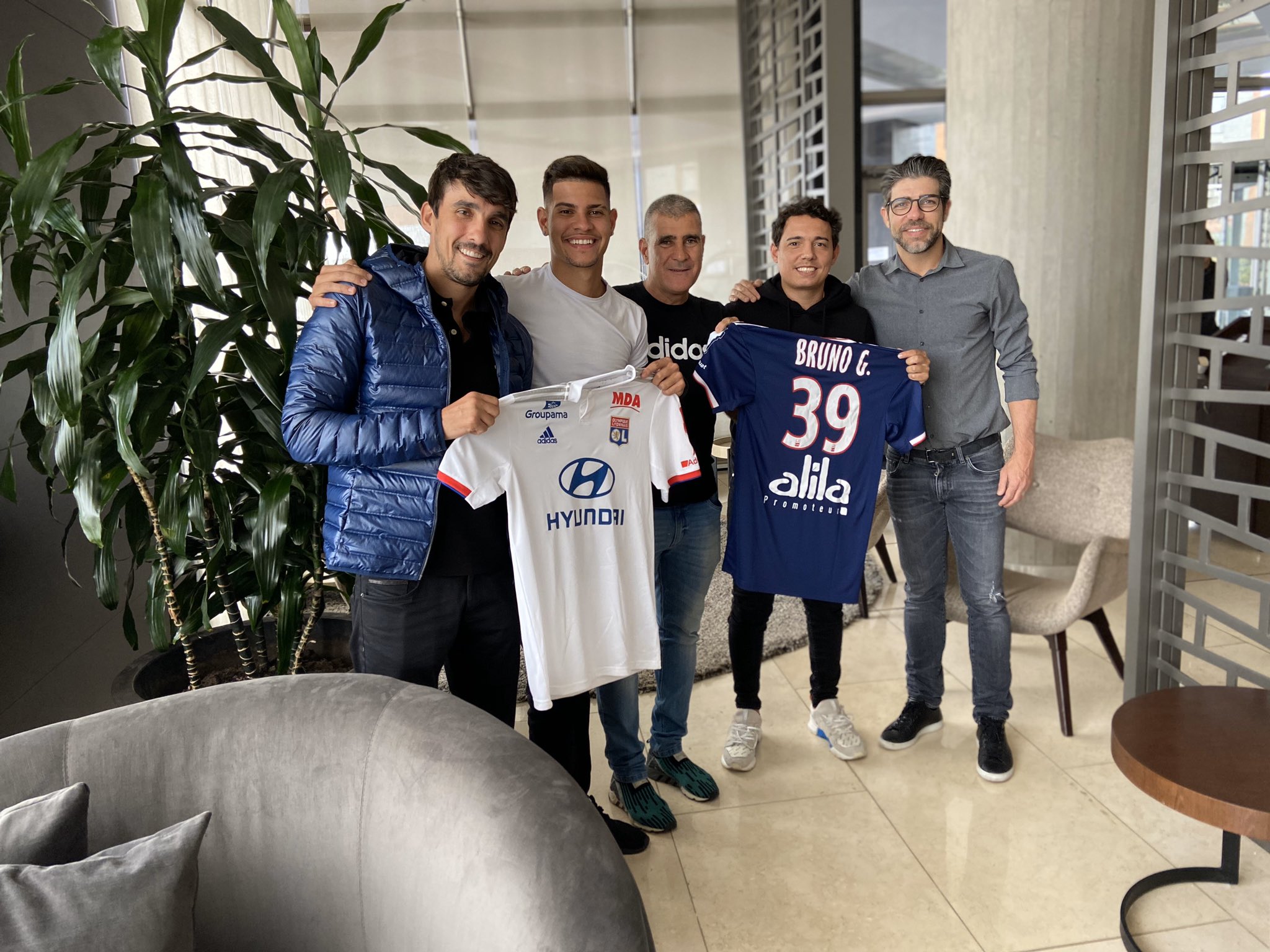 Official: Lyon sign Bruno Guimarães for €20m plus a 20% sell-on percentage - Bóng Đá