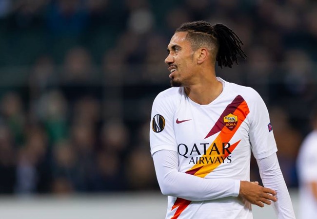 Man Utd chiefs' decision upsets Roma as permanent Chris Smalling transfer left in doubt - Bóng Đá