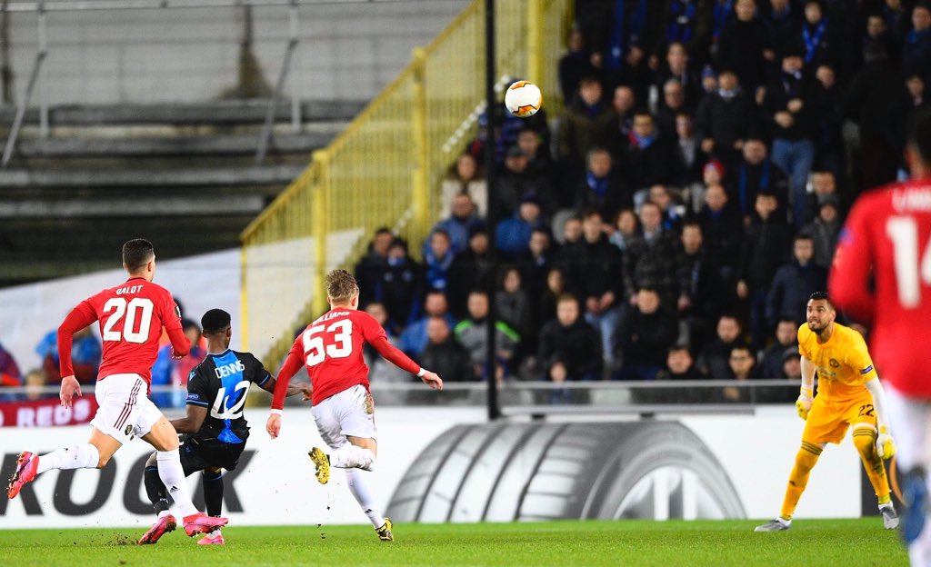 Club Brugge's Dennis halts Manchester United's impressive defensive record - Bóng Đá