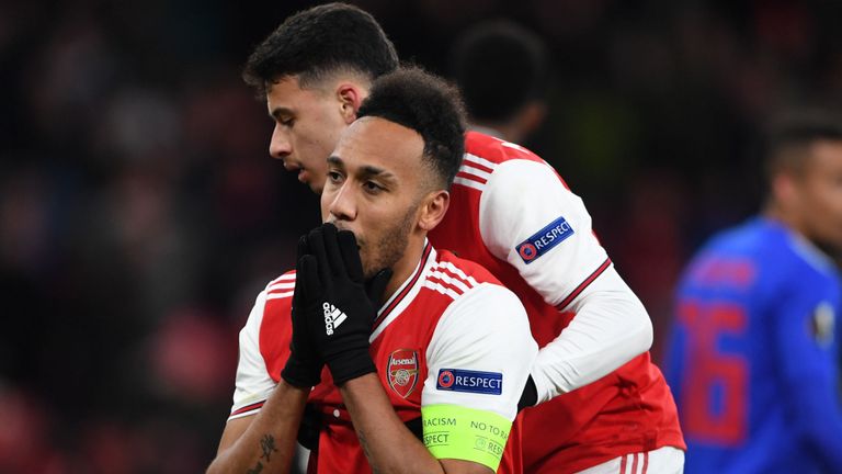 Pierre-Emerick Aubameyang fights back tears as Arsenal are knocked out of Europa League by Olympiacos - Bóng Đá