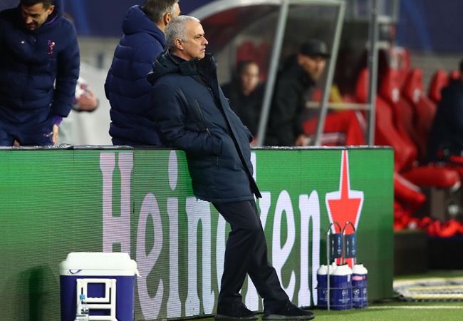 José Mourinho is winless in six matches in all competitions (D2 L4) - Bóng Đá