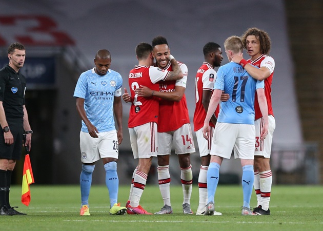 Robin van Persie picks out ‘absolutely fantastic’ David Luiz as Arsenal stun Man City - Bóng Đá