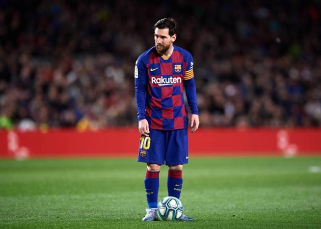 Gary Neville believes Lionel Messi will stay at Barcelona despite handing in transfer request - Bóng Đá