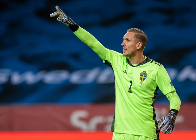 Everton have completed the signing of goalkeeper Robin Olsen on a season-long loan from AS Roma.  - Bóng Đá