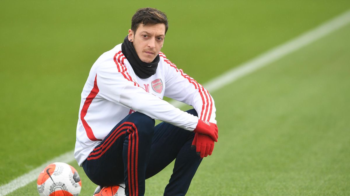 Mesut Ozil's agent accuses Mikel Arteta of lying about Arsenal snub decision - Bóng Đá
