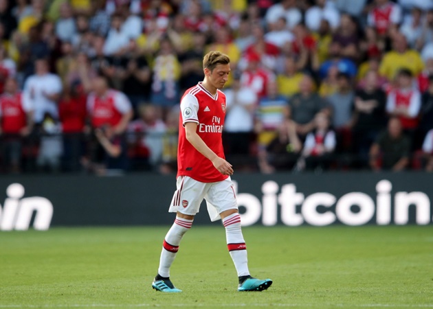 Arsenal squad split over potential Mesut Ozil return - Bóng Đá