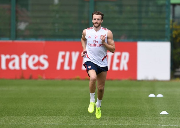 Mikel Arteta willing to let Calum Chambers leave the Emirates according to the Daily Mail. - Bóng Đá