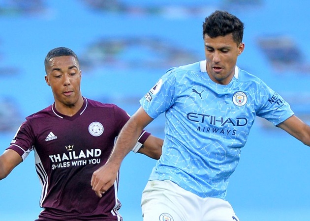 2. Fernandinho già đi và đến lượt Rodri nổi lên tại Manchester City. Cựu sao Atletico Madrid đích thị là "Sergio Busquets 2.0' với lối chơi đầu óc, đĩnh đạc ở khu trung tuyến.
