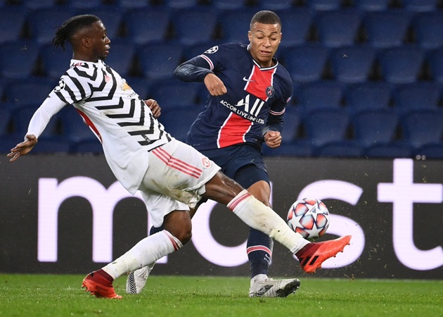1. Dẫn đầu là cái tên quen thuộc Aaron Wan-Bissaka với 96 pha tắc bóng trong năm qua.
